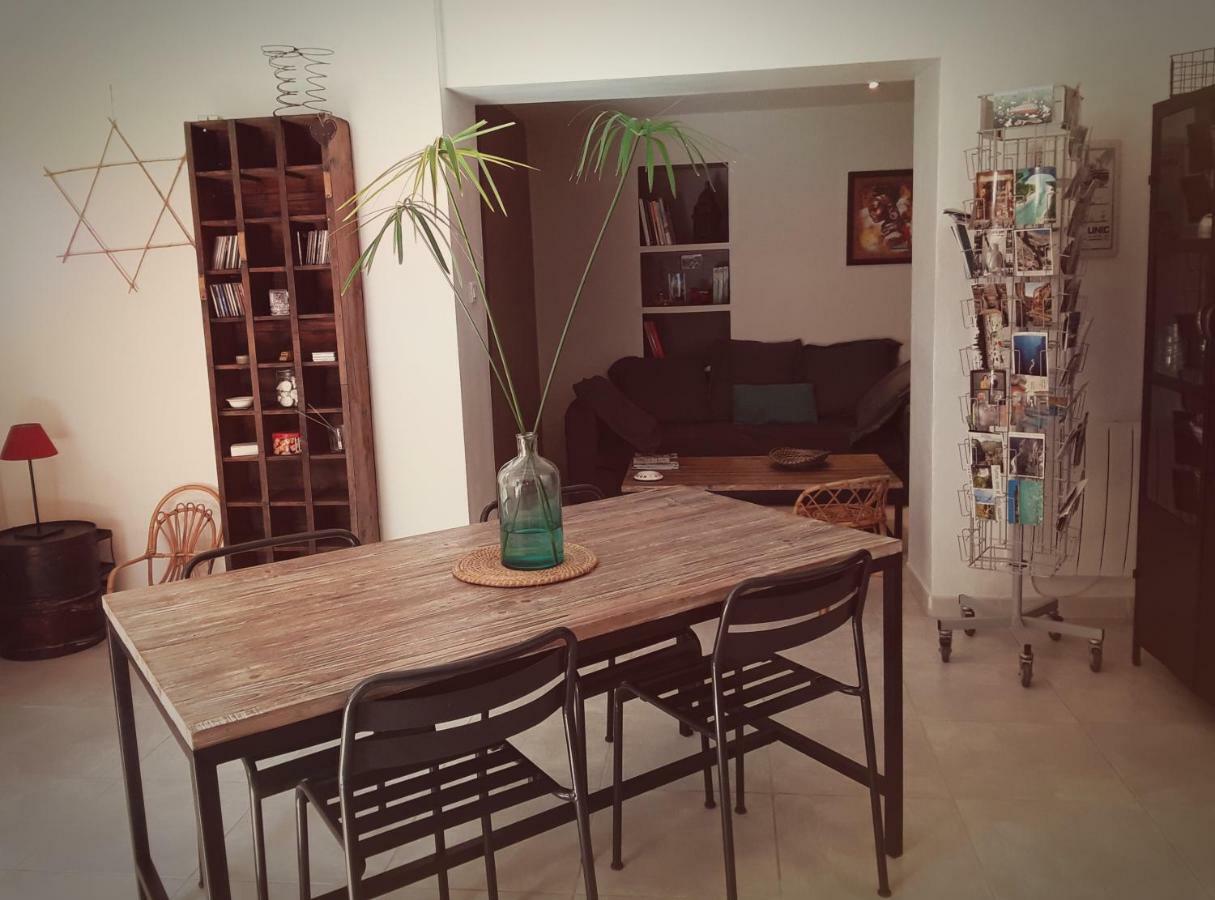 Alheuredusud Bed & Breakfast Violes Bagian luar foto
